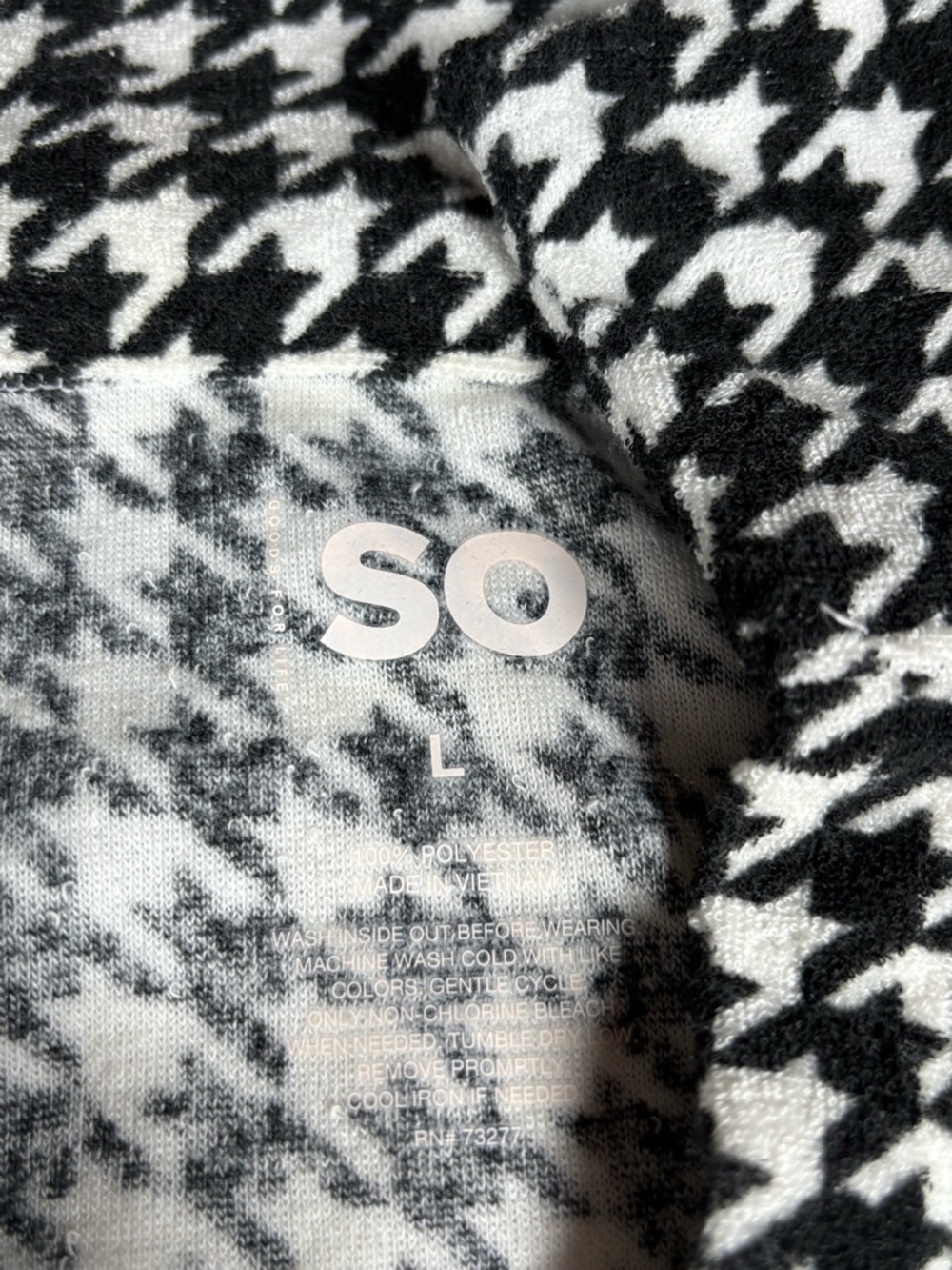 SO Sleeveless Houndstooth Top Size Large Black White Mock Neck Crop Tank Stretch - Picture 4 of 7